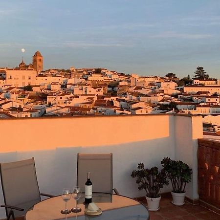 Apartamento Buhardilla Rústica Mirando a Santa Catalina Jerez De Los Caballeros Exterior foto