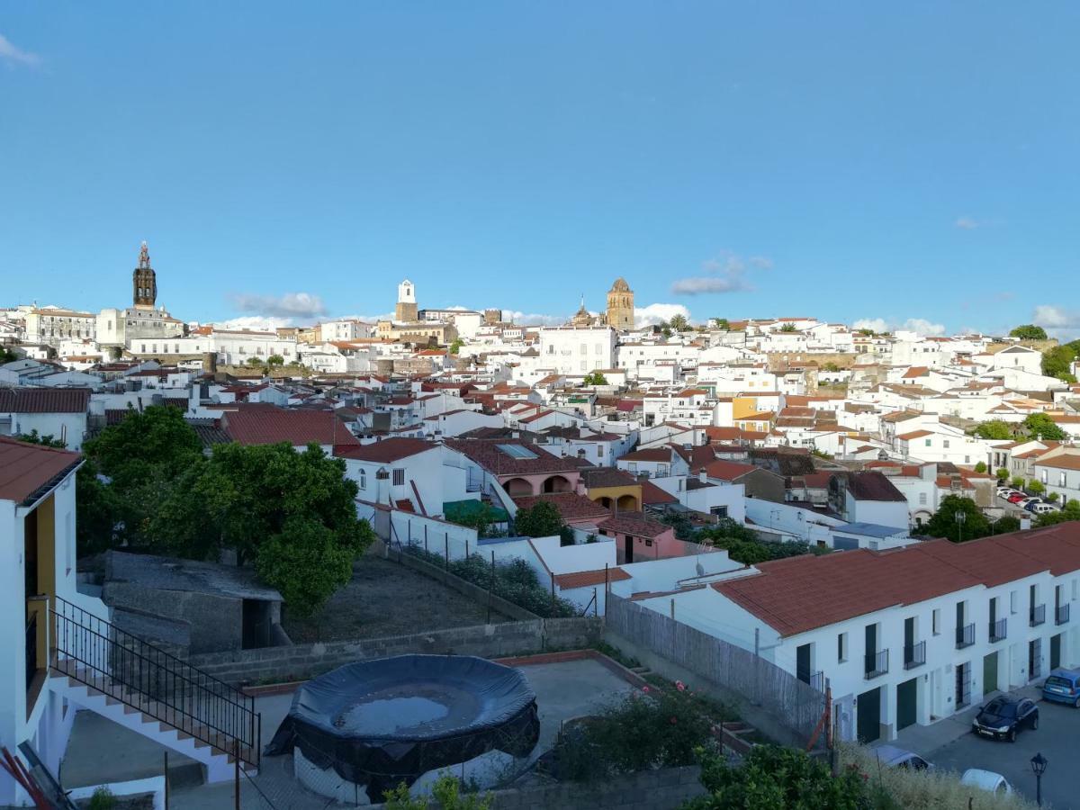 Apartamento Buhardilla Rústica Mirando a Santa Catalina Jerez De Los Caballeros Exterior foto