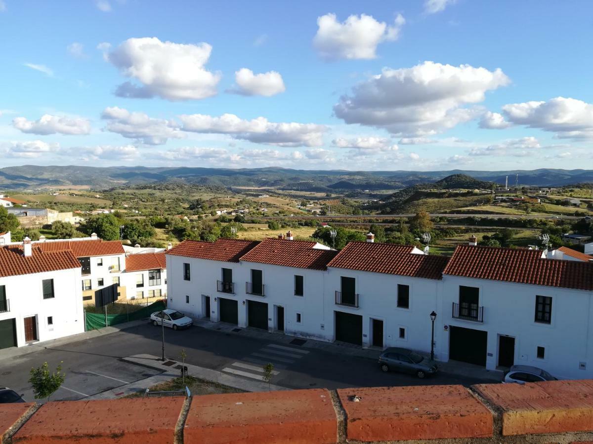 Apartamento Buhardilla Rústica Mirando a Santa Catalina Jerez De Los Caballeros Exterior foto